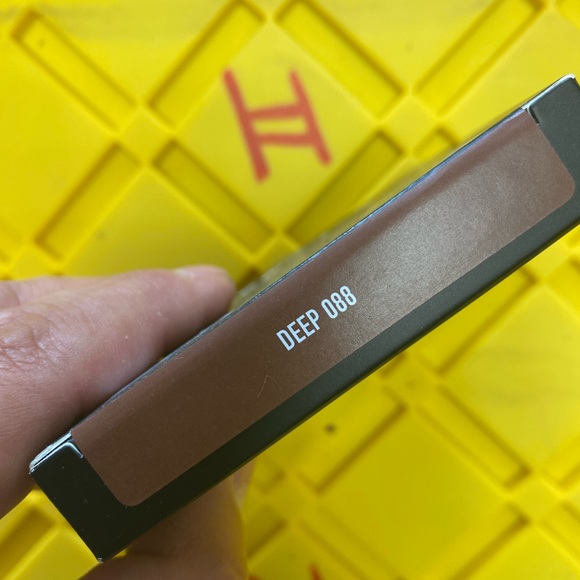 NEW KVD Beauty Good Apple Skin-Perfecting Foundation Balm - Deep 088 - Picture 3 of 3